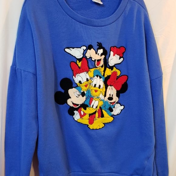 Disney sweatshirt with large 3d patch mickey, Donald, goofy (h3)